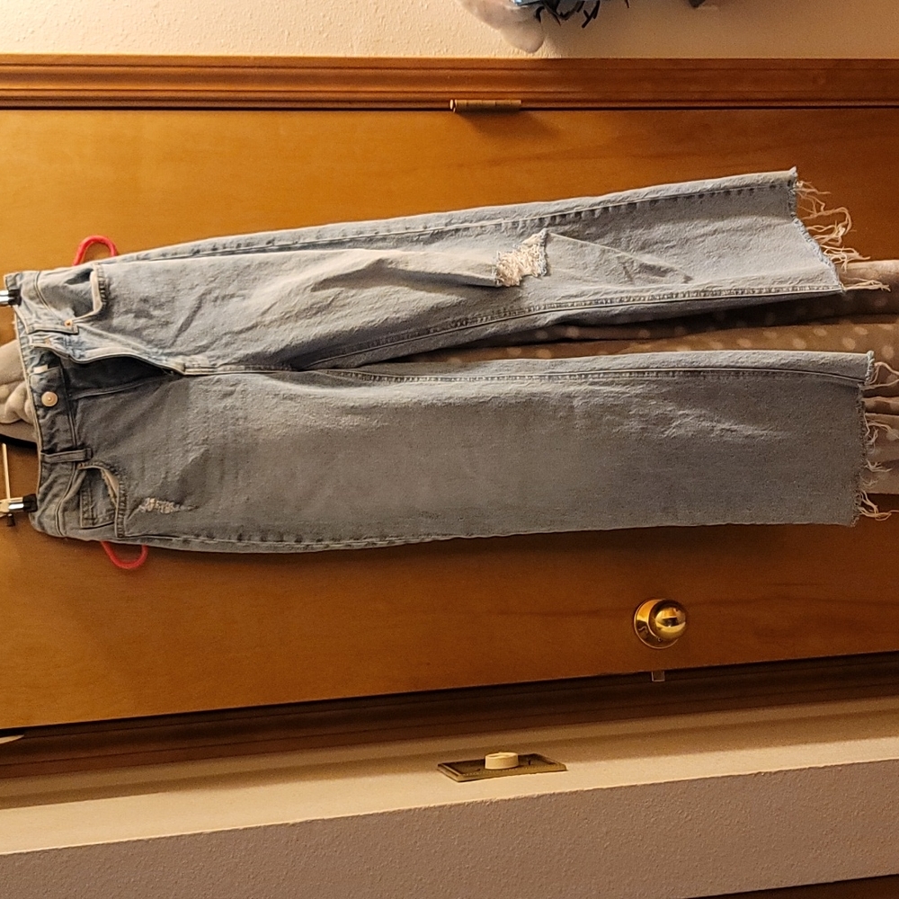 EUC Size 6 H&M wide leg raw hem jeans!!!